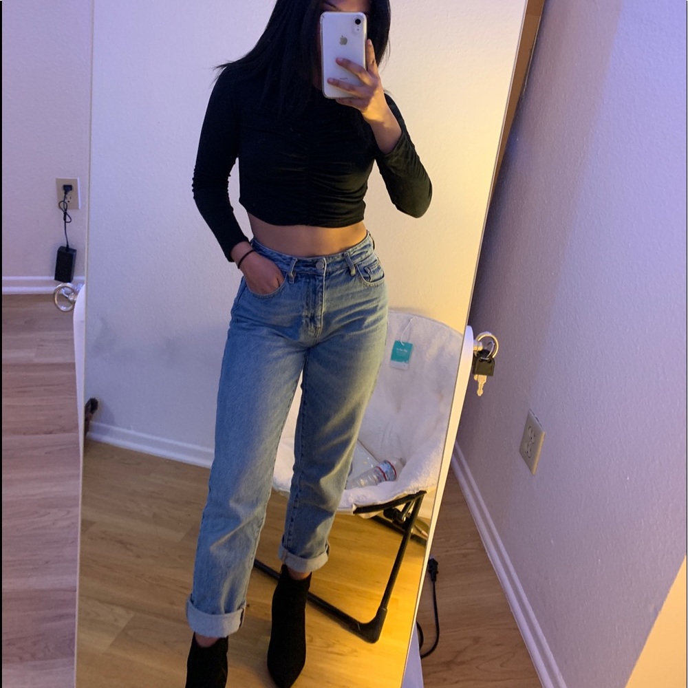 Black crop long sleeve